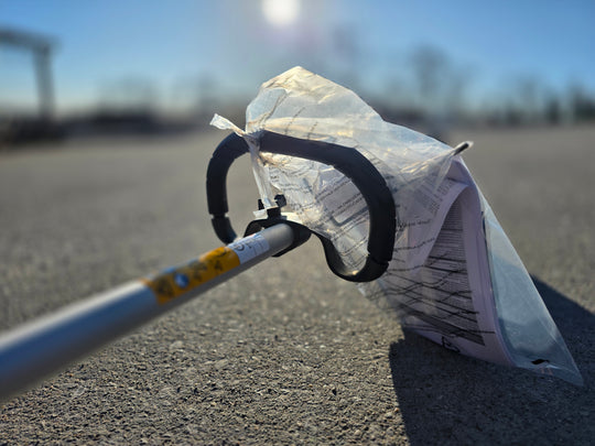 Husqvarna 122LX 17" Straight Shaft Gas Trimmer String Trimmer 22cc 2-Cycle (Unboxed) hand view picture