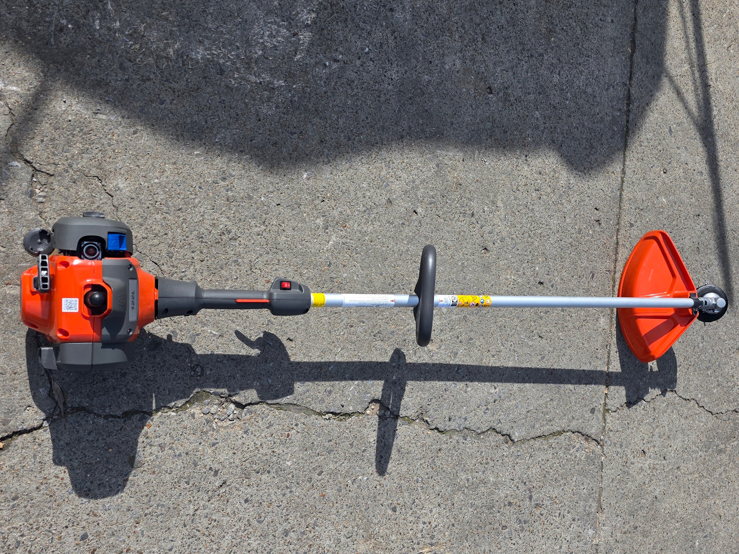 Husqvarna 122L Gas Straight Shaft String Trimmer 22cc Engine (Unboxed) Top side picture 