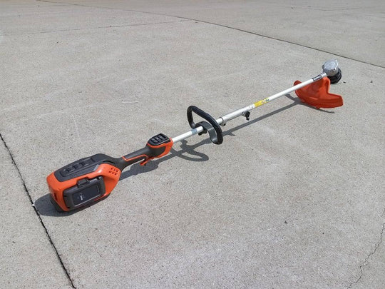 Husqvarna 220iL Battery Operated String Trimmer (Battery and Charger Included) Open Box - SLE Equipment - 5