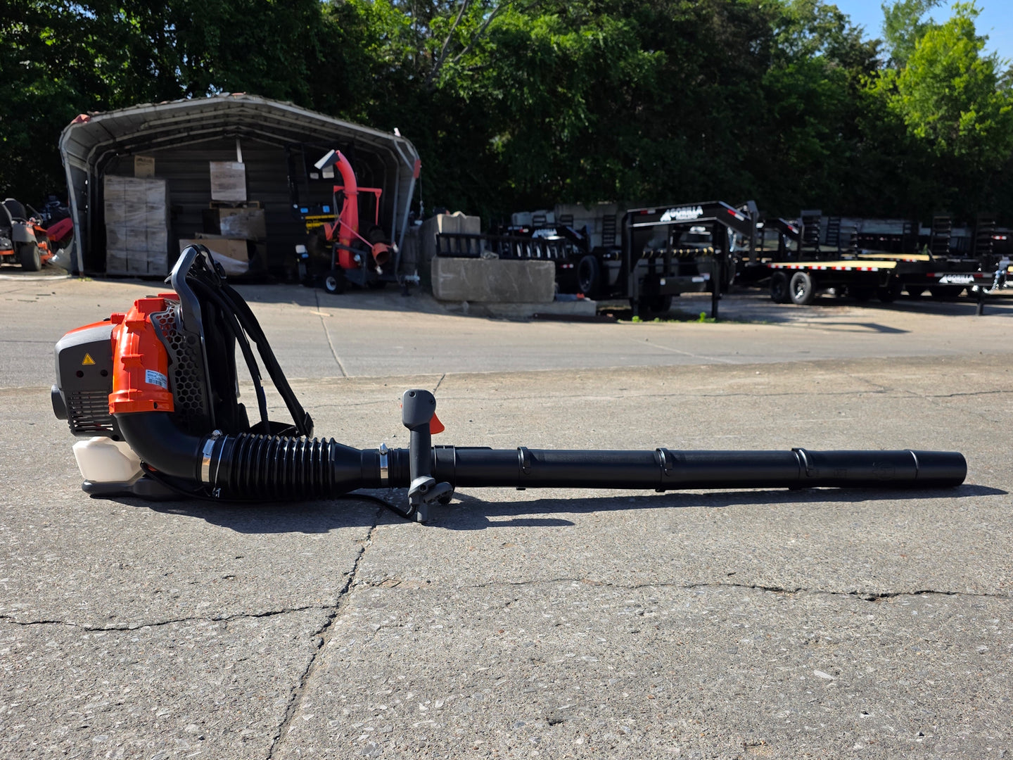 Husqvarna 350BT Backpack Blower 50cc Tube Throttle 494 CFM (Unboxed) Left side picture 