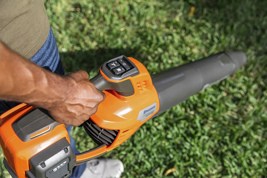 Husqvarna_350iB_MAX_Leaf_Blaster_350iB, Handle View