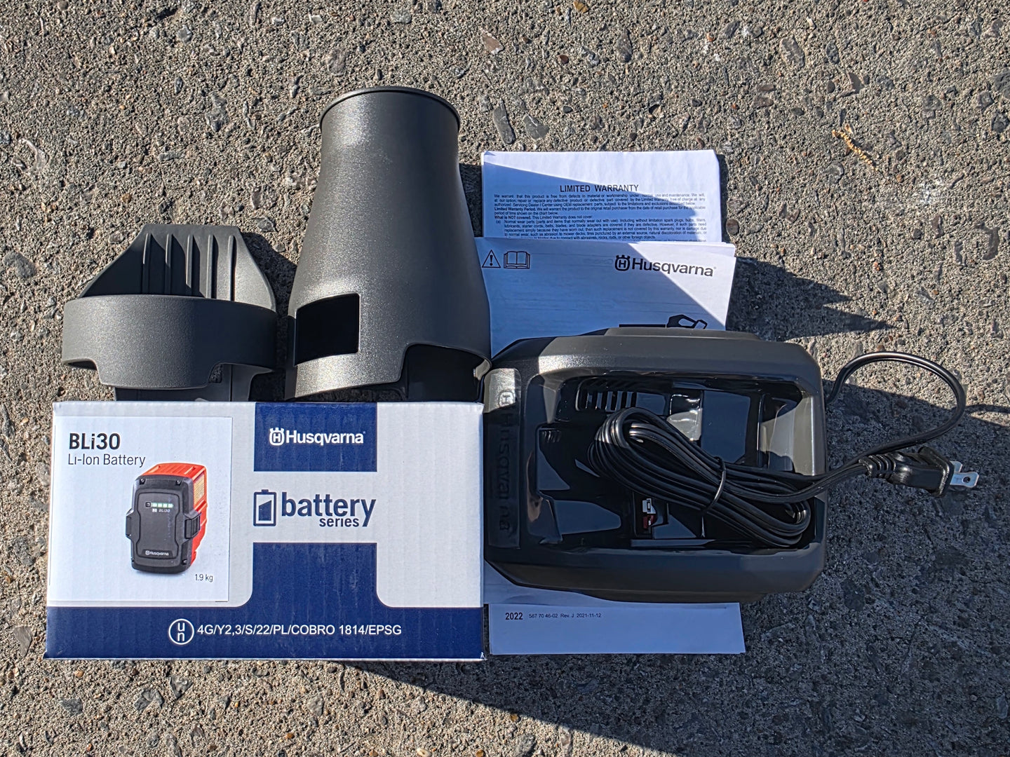 Husqvarna 350iB MAX Leaf Blaster™ Blower - Battery & Charger Included (Unboxed) Accessory picture  