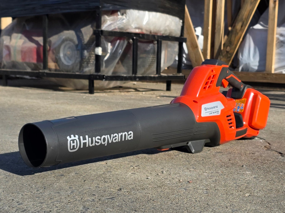 Husqvarna 350iB MAX Leaf Blaster™ Blower - Battery & Charger Included (Unboxed) Front right angle picture 
