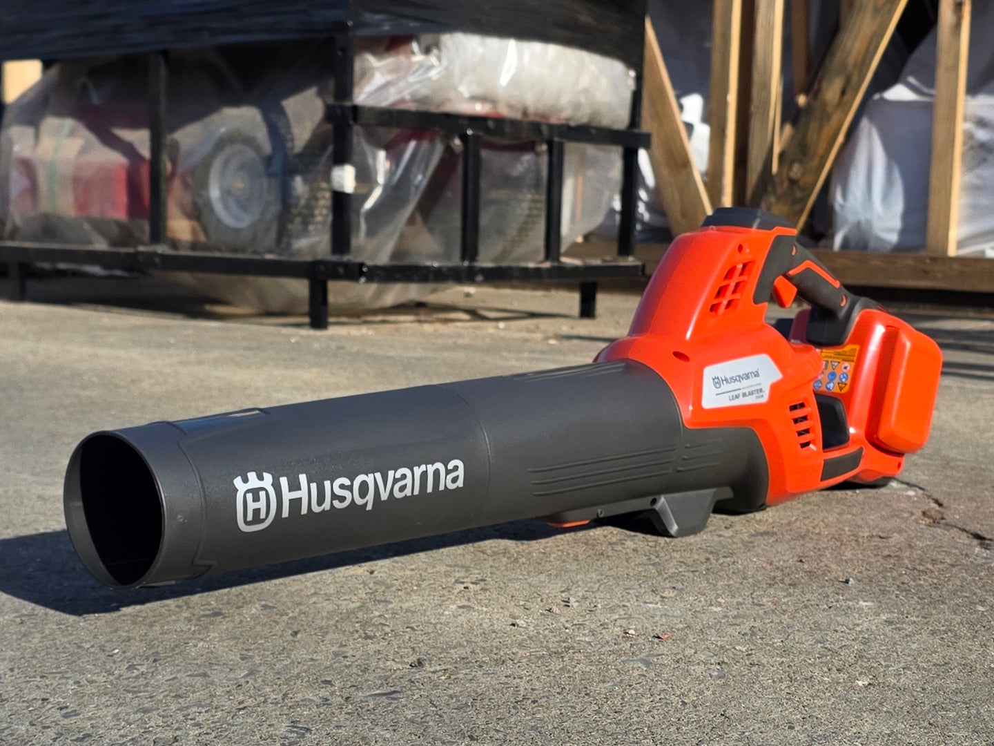 Husqvarna 350iB MAX Leaf Blaster™ Blower - Battery & Charger Included (Unboxed) Front right angle picture 