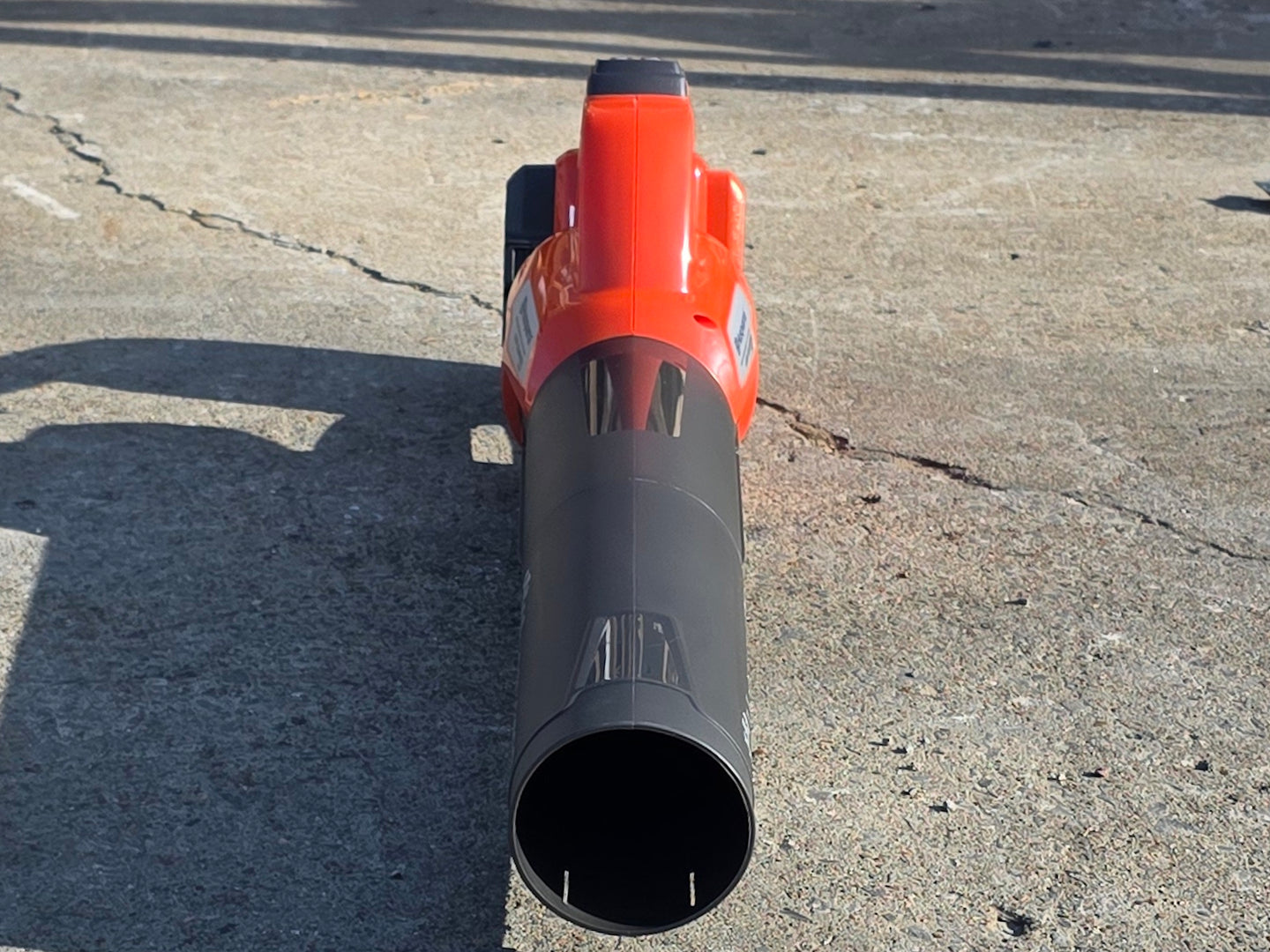 Husqvarna 350iB MAX Leaf Blaster™ Blower - Battery & Charger Included (Unboxed) Front side picture 