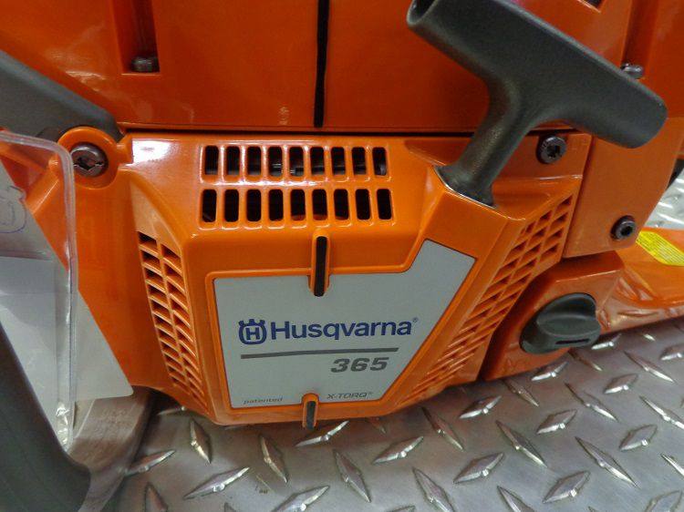 Husqvarna 365 24" Chainsaw 70.7cc engine .050 Ga. Commercial Grade, Motor View. 