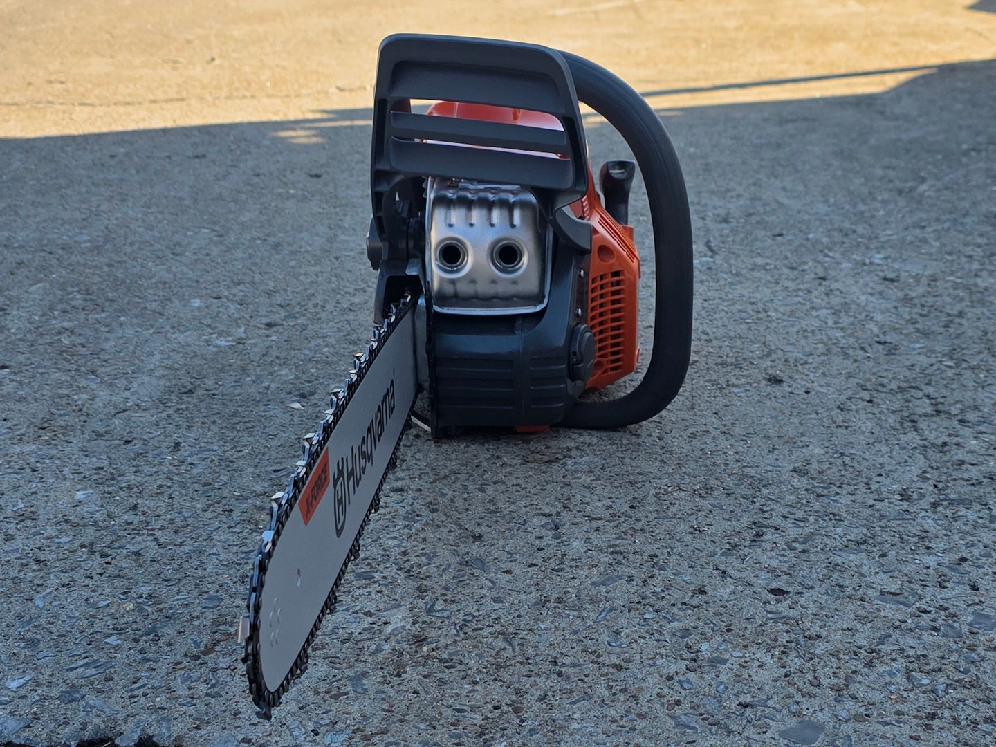 Husqvarna 440 18" Chainsaw 40.9 cc Engine Fully Assembled (Unboxed) Front side picture