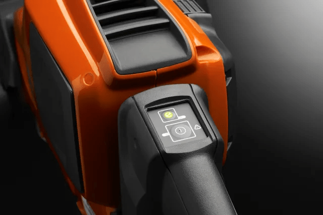 Husqvarna 520iHE3 40V Battery Powered 22" Commercial Hedge Trimmer - Tool Only - SLE Equipment - 4