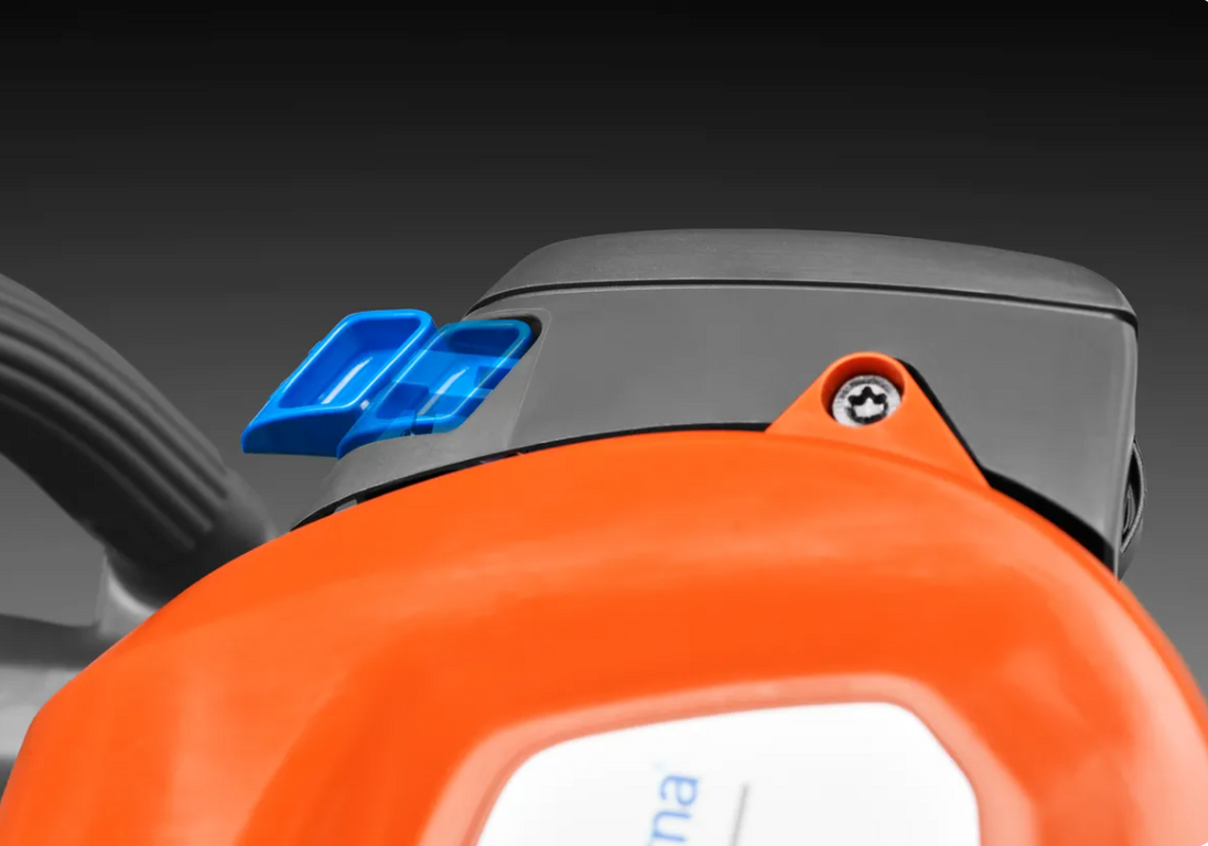 Husqvarna_522HD60S_21.7cc_Double_Sided_Hedge_Trimmer,Intuitive choke View. 