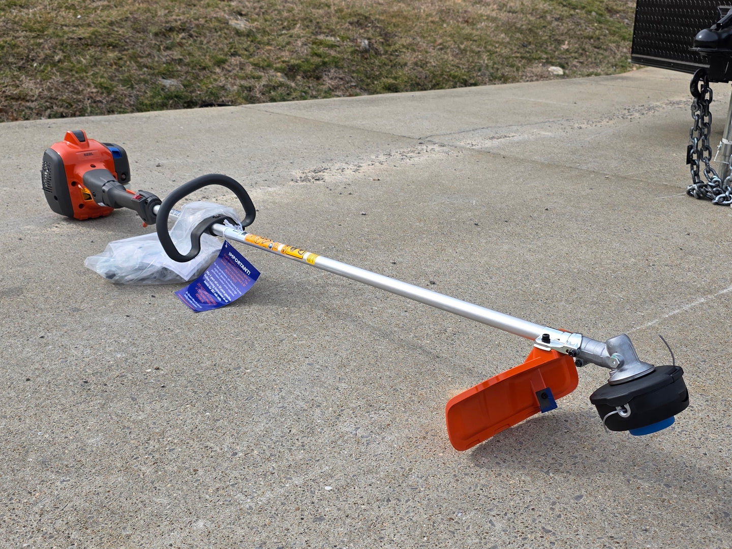 Husqvarna 522L Gas 22.5cc Straight String Trimmer (Unboxed) front left angled view picture 