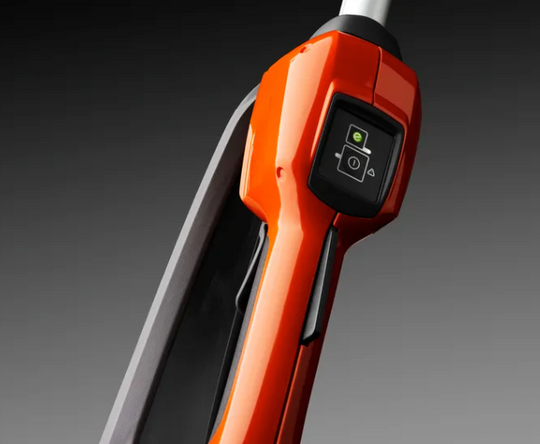 Husqvarna_530iPT5_40_Volt_Telescopic_Battery_Powered_Pole_Saw_Tool_Only_-_Open_Box,handle View. 