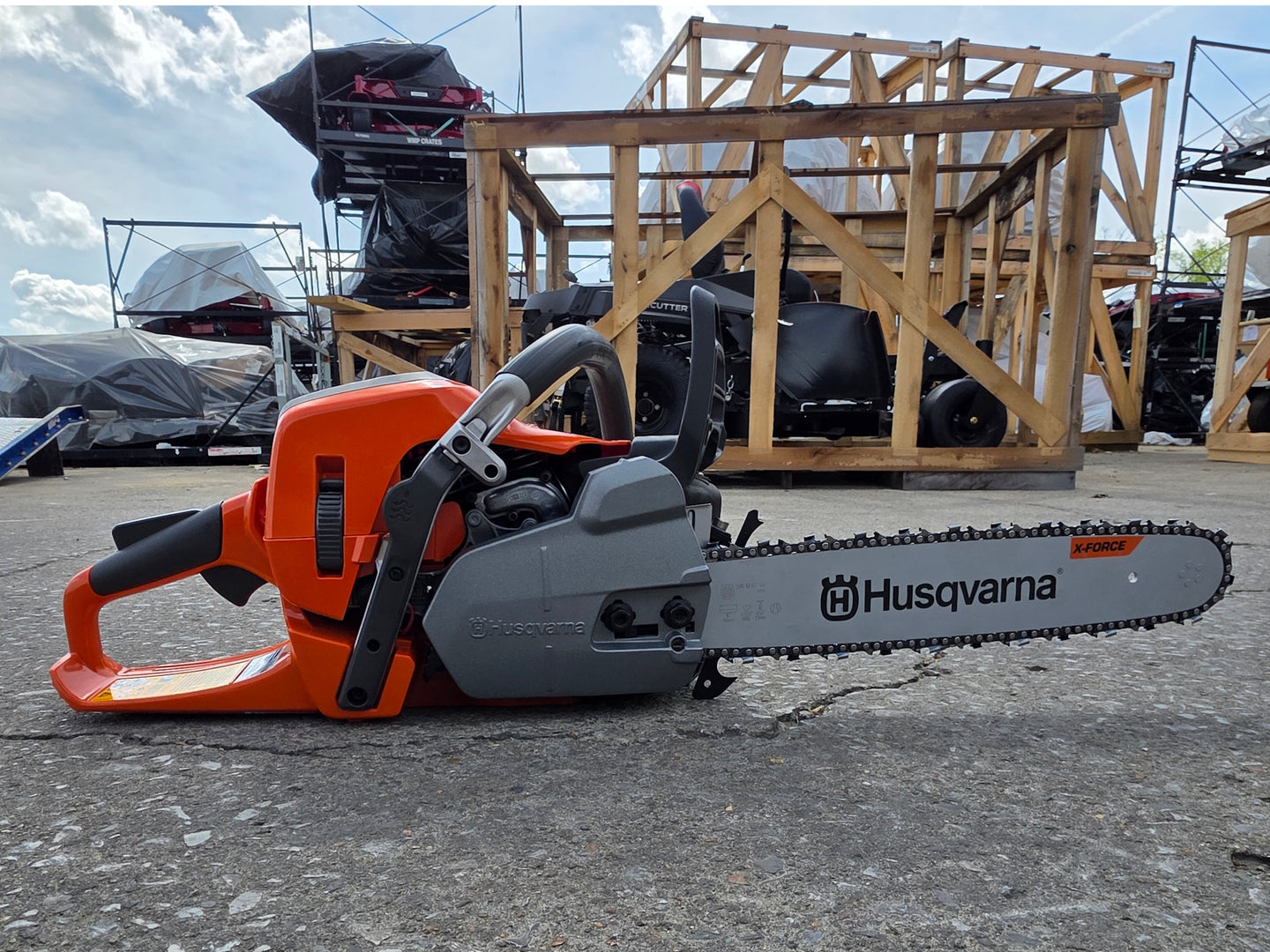 Husqvarna 550XPG II Gas-Powered 50.1cc X-Torq .050 Gauge 16" Chainsaw (Unboxed) Left side picture 