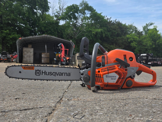 Husqvarna 550XP II Gas-Powered 50.1cc X-Torq .050 Gauge 18" Chainsaw (Unboxed) Right side picture 