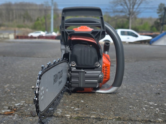 Husqvarna 555 18" Chainsaw Professional .050 Gauge 59.8cc X-Torq AutoTune Engine (Unboxed) Front side picture 