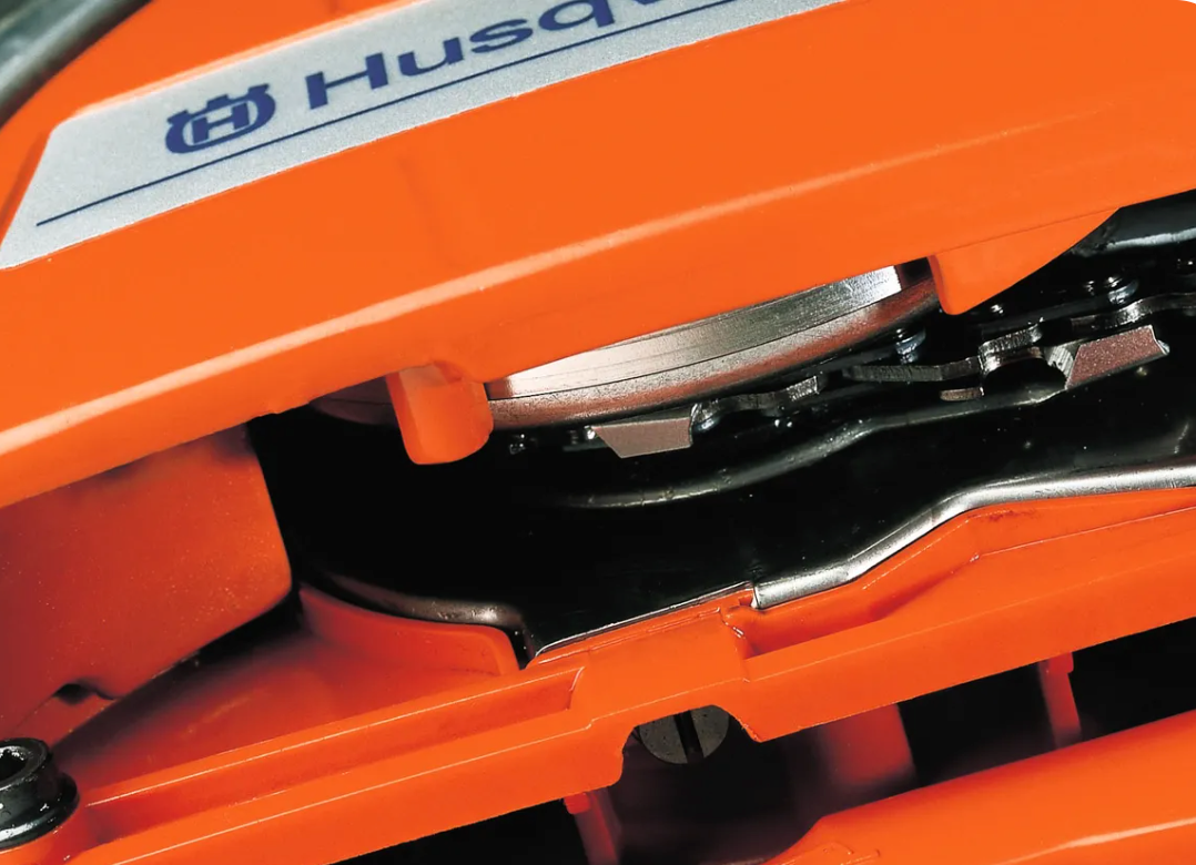Husqvarna_555_20_Chainsaw_Professional_.050_Gauge_59.8cc_X-Torq_AutoTune_Engine, 1 