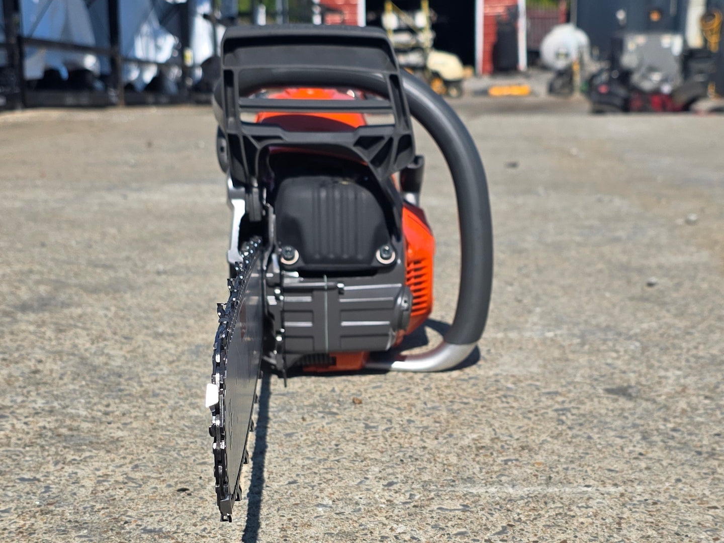 Husqvarna 555 20" Chainsaw Professional .050 Gauge 59.8cc X-Torq AutoTune Engine (Unboxed) Front side picture 