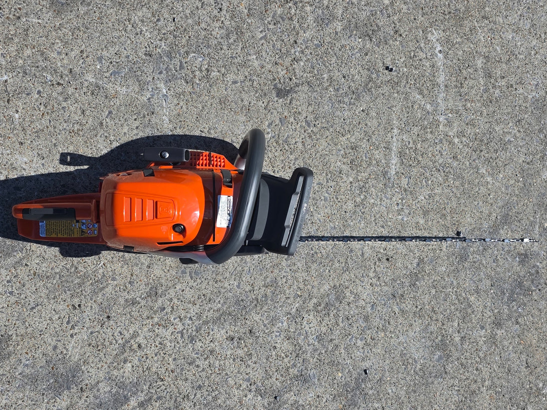Husqvarna 555 20" Chainsaw Professional .050 Gauge 59.8cc X-Torq AutoTune Engine (Unboxed) Front side picture 