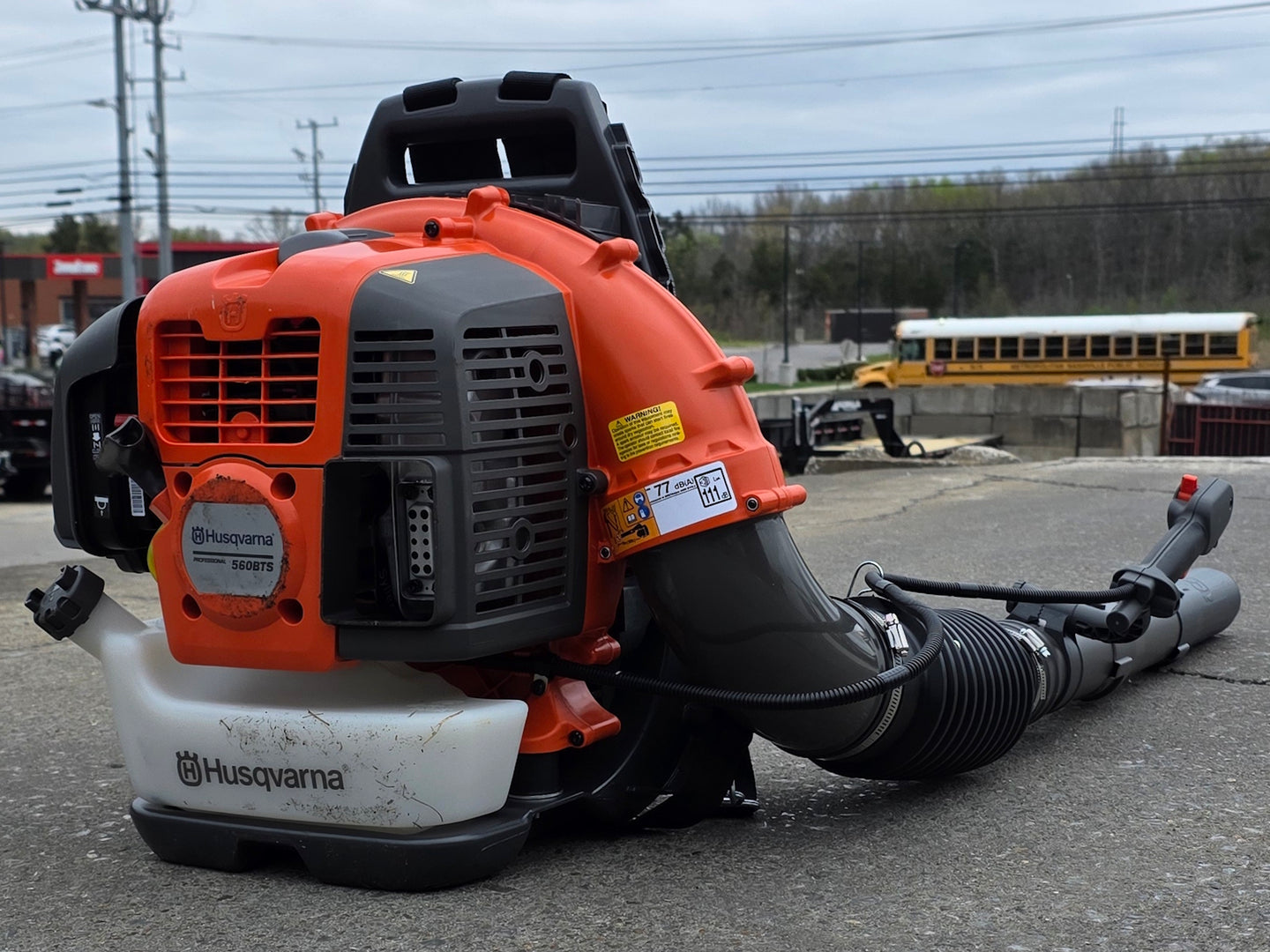 Husqvarna 560BTS Gas Backpack Leaf Blower 66cc 2-Cycle 890CFM 232MPH (Unboxed) Back left angle picture