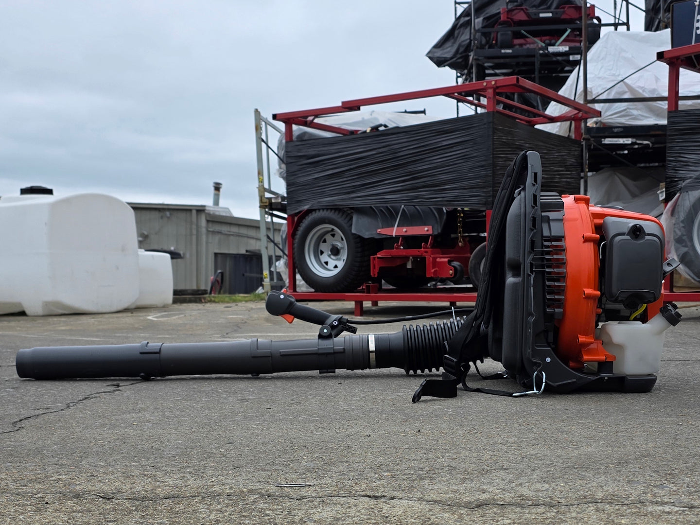 Husqvarna 560BTS Gas Backpack Leaf Blower 66cc 2-Cycle 890CFM 232MPH (Unboxed) Left side picture 