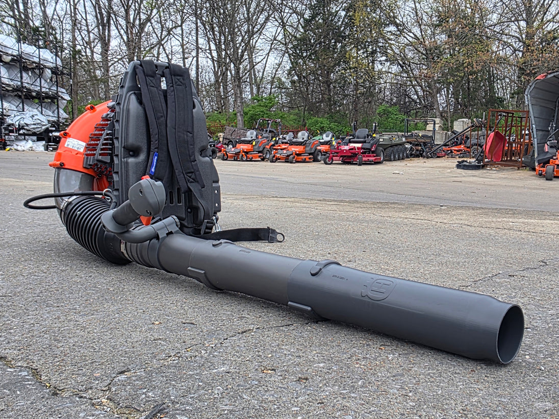 Husqvarna 560BTS Gas Backpack Leaf Blower 66cc 2-Cycle 890CFM 232MPH (Unboxed) Front right angle picture 