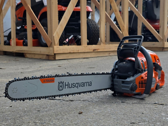 Husqvarna 562XP 24" Chainsaw Professional 59.8cc AutoTune (Unboxed) Front right angle picture 