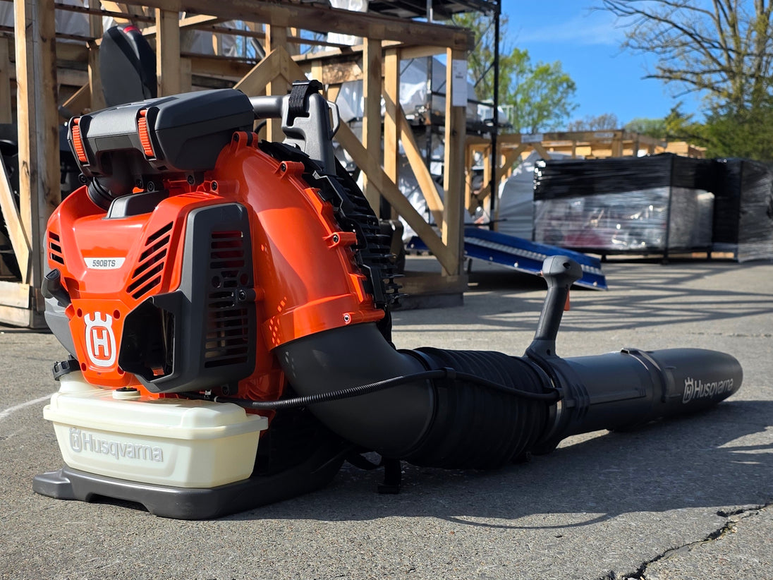 Husqvarna 590BTS Pro Backpack Blower LowVib 216MPH (Unboxed) Back right angle picture 