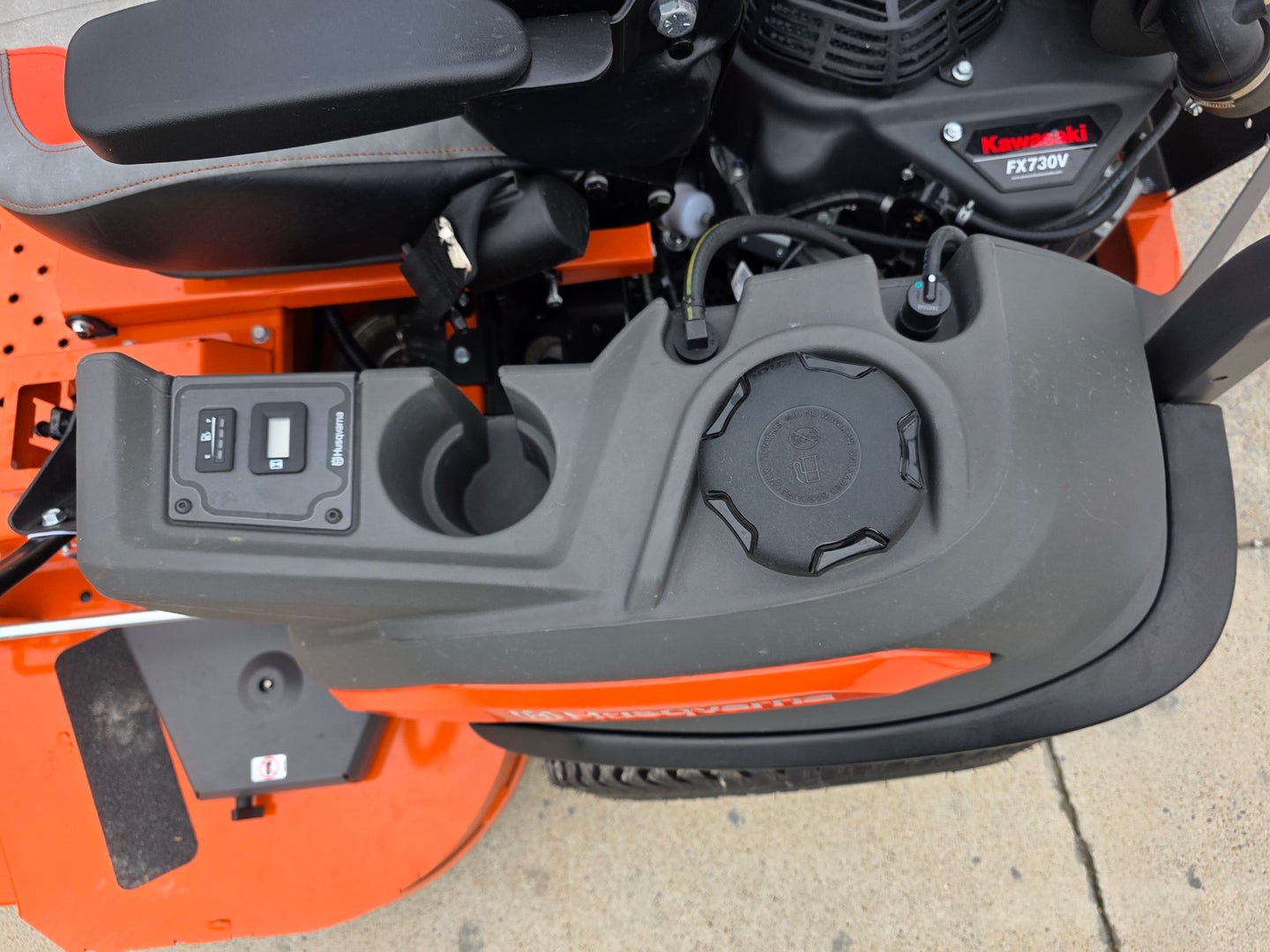 Husqvarna 60" Z460XS Zero Turn Mower 23.5HP KAW timer gauge view picture 