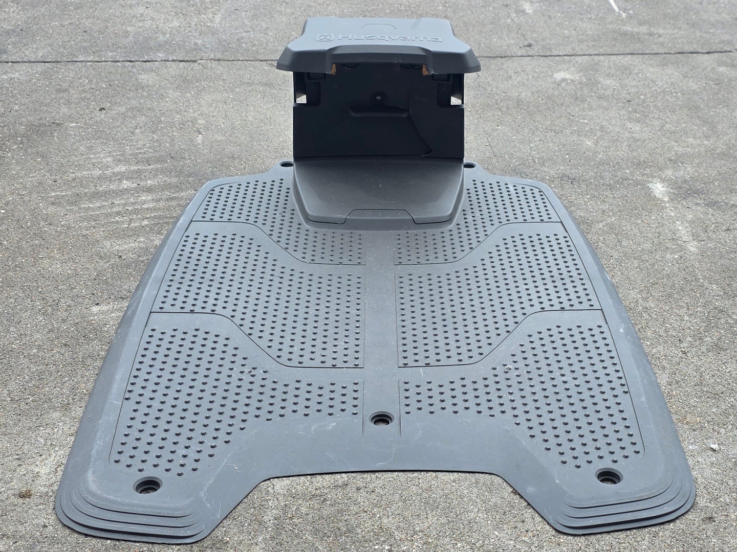 Husqvarna Automower® 310 Robotic Mower Charging platform picture 