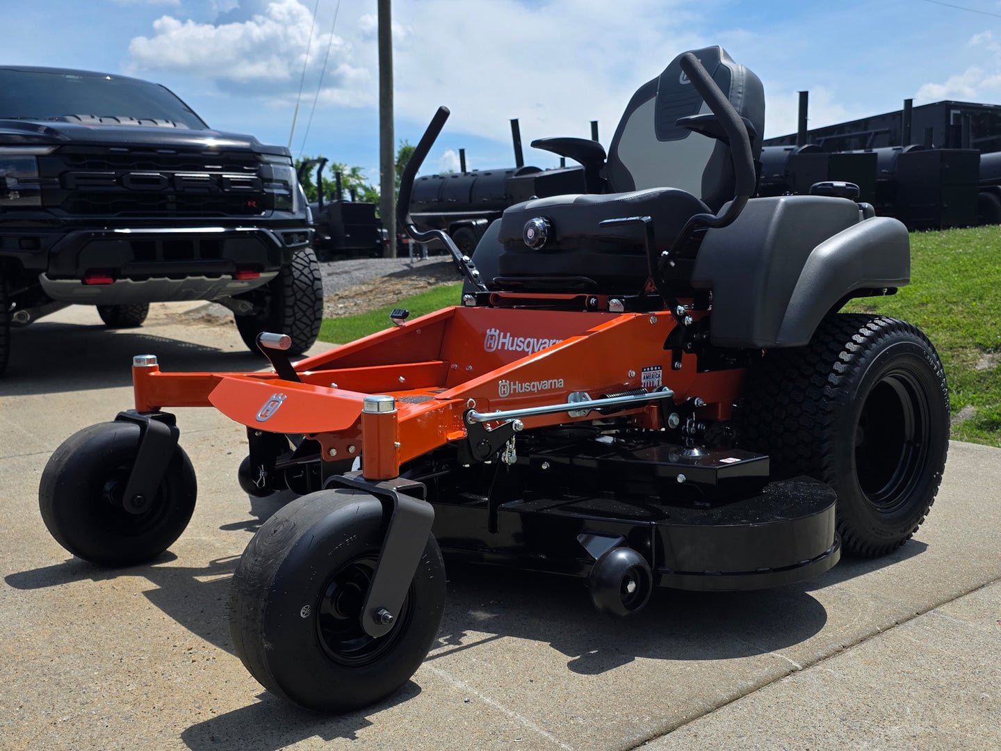 Husqvarna MZ61 61" Special Edition Zero Turn Mower 24HP KAW (Scratch and Dent) Front right angle picture 