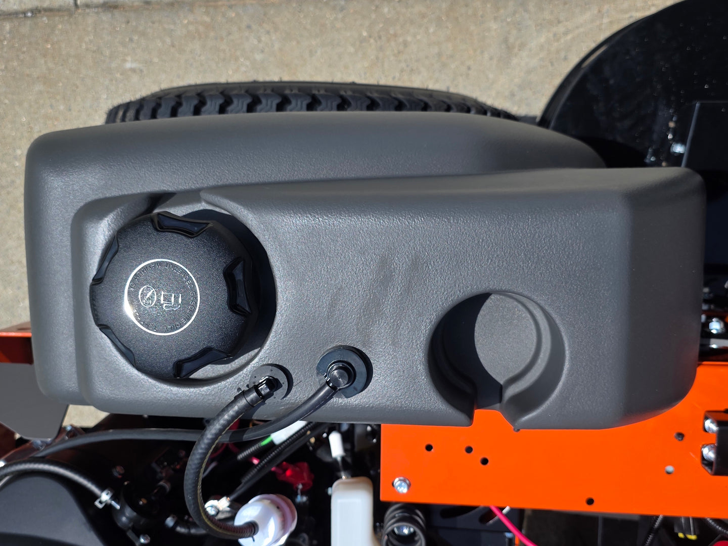 Husqvarna MZ61 61" Special Edition Zero Turn Mower 24HP KAW (Scratch and Dent) Fuel tank picture 