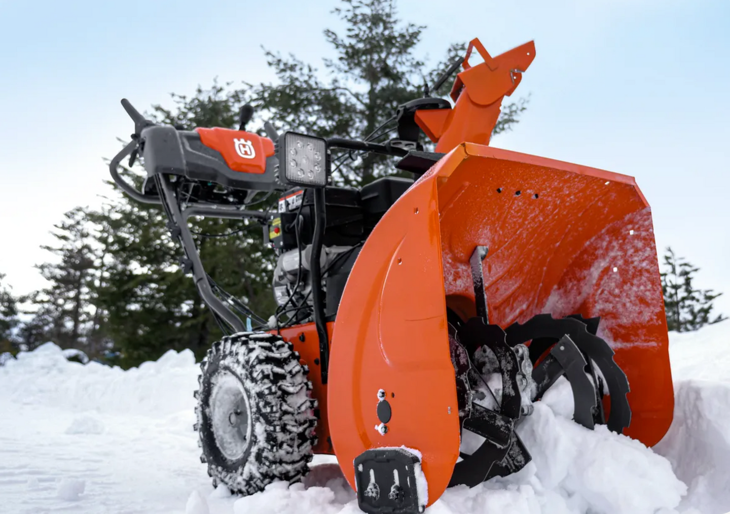 Husqvarna ST 224 Snow Blower 24" Electric Start LED Lights, General View. 