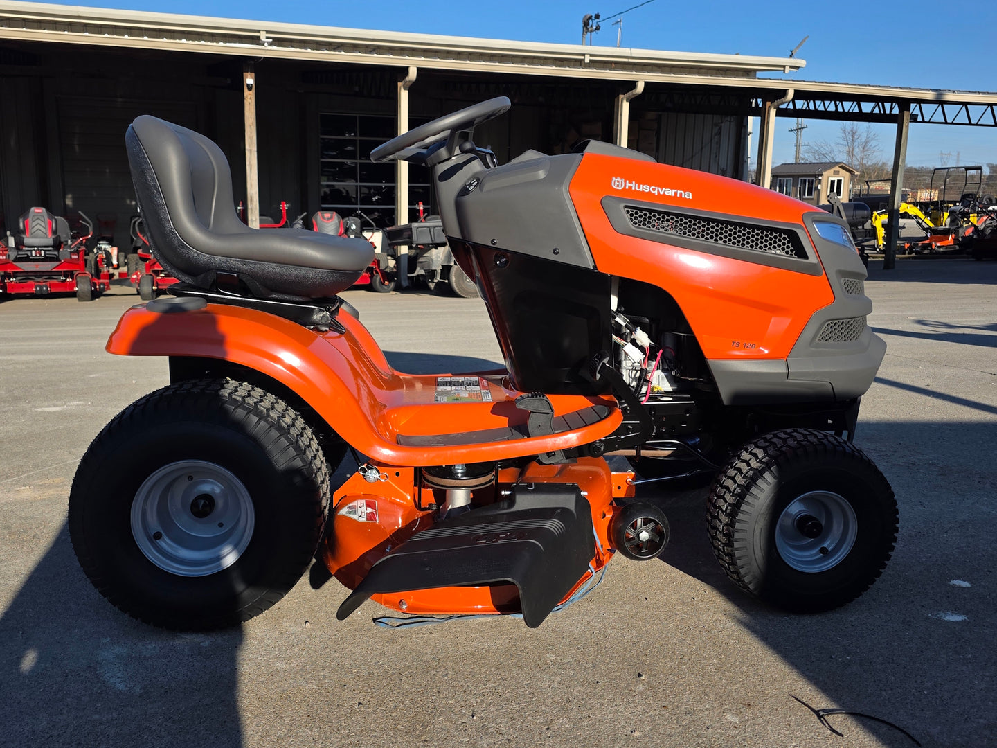 Husqvarna TS 120 42" Garden Lawn Tractor 19HP Briggs & Stratton (Scratch and Dent) left side view picture 