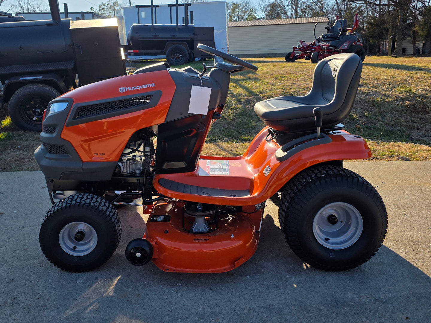 Husqvarna TS 120 42" Garden Lawn Tractor 19HP Briggs & Stratton (Scratch and Dent) right side view picture 