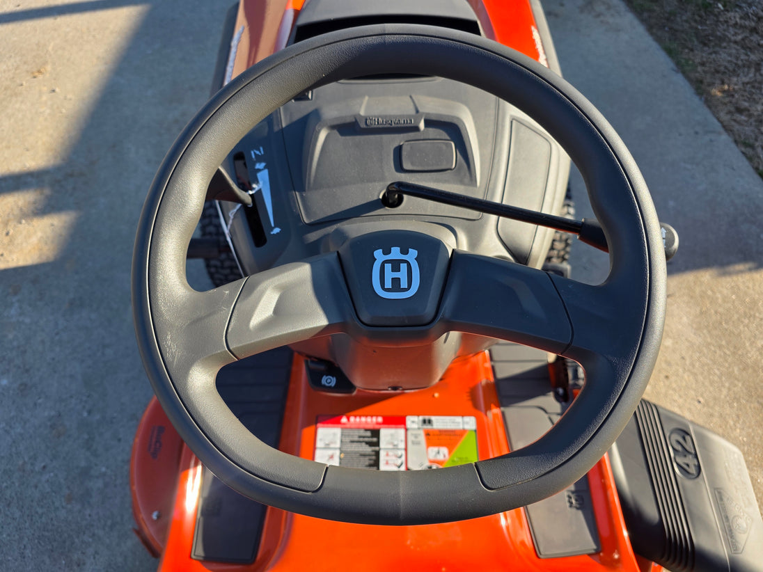 Husqvarna TS 120 42" Garden Lawn Tractor 19HP Briggs & Stratton (Scratch and Dent) steering wheel view picture 