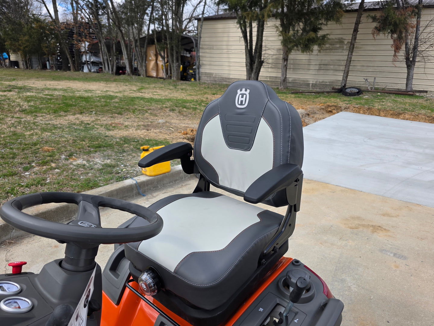 Husqvarna TS 375XD 54" Lawn Tractor – 24HP Kawasaki V-Twin Engine (Scratch & Dent) Chair picture 