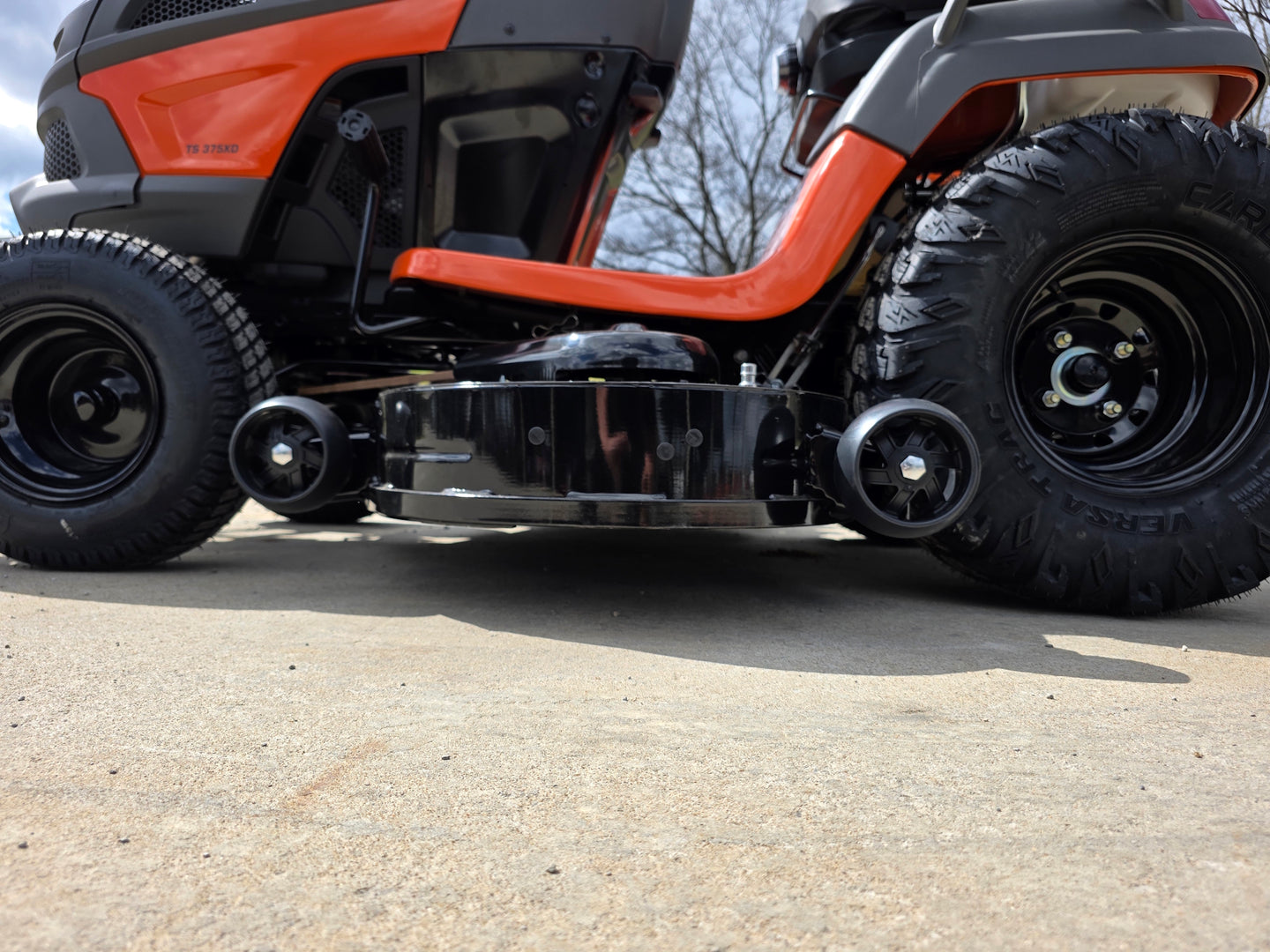 Husqvarna TS 375XD 54" Lawn Tractor – 24HP Kawasaki V-Twin Engine (Scratch & Dent) Cutting deck picture 