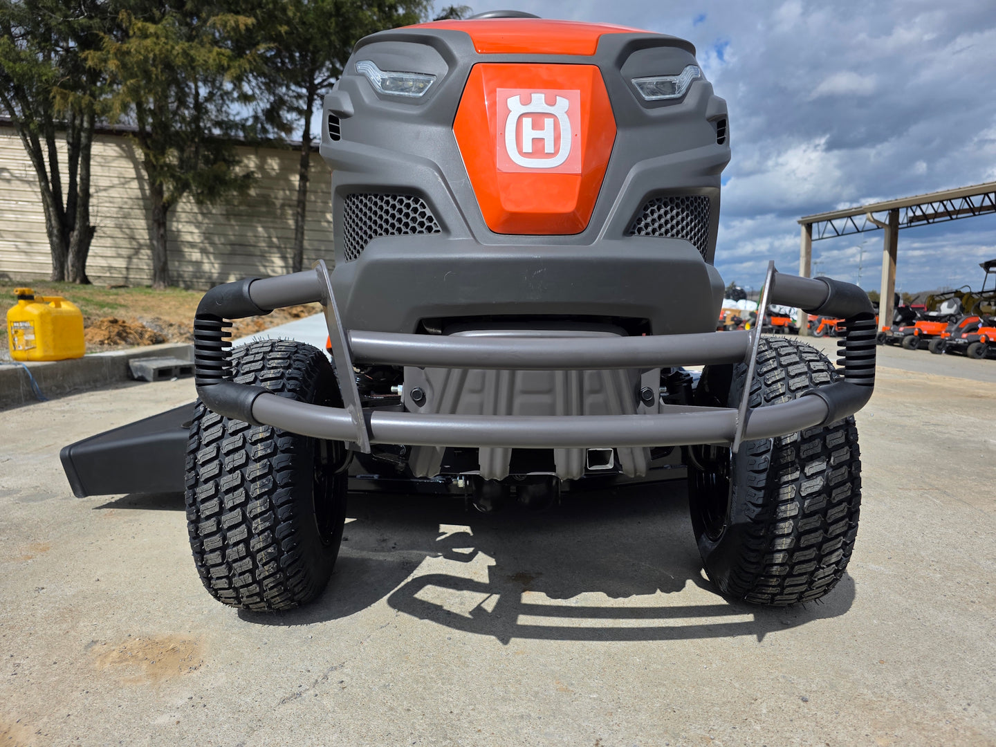 Husqvarna TS 375XD 54" Lawn Tractor – 24HP Kawasaki V-Twin Engine (Scratch & Dent) Brush guard picture 