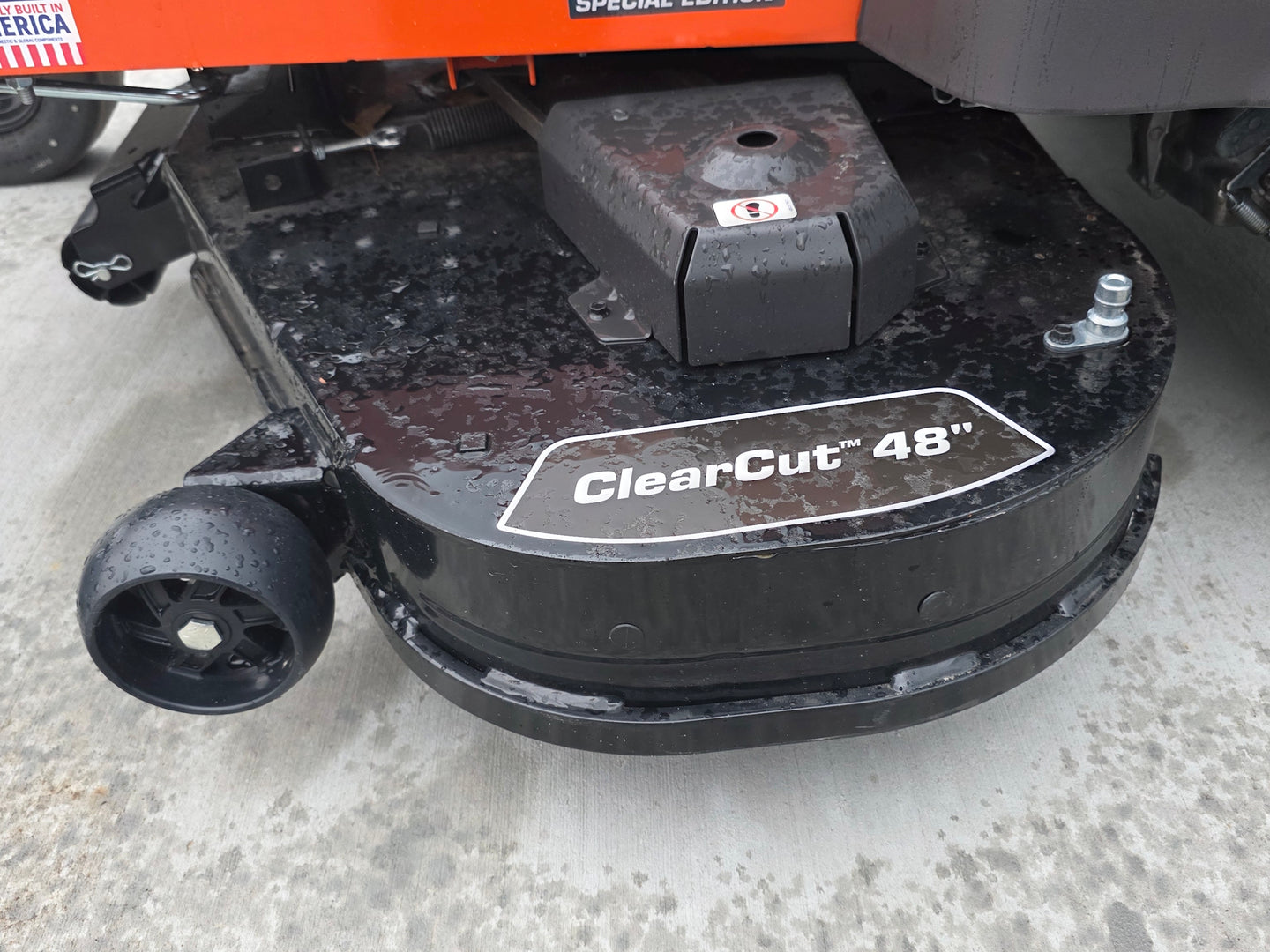 Husqvarna Z248F Special Edition Zero Turn Mower 21.5HP Kawasaki (Scratch and Dent) Cutting deck picture 