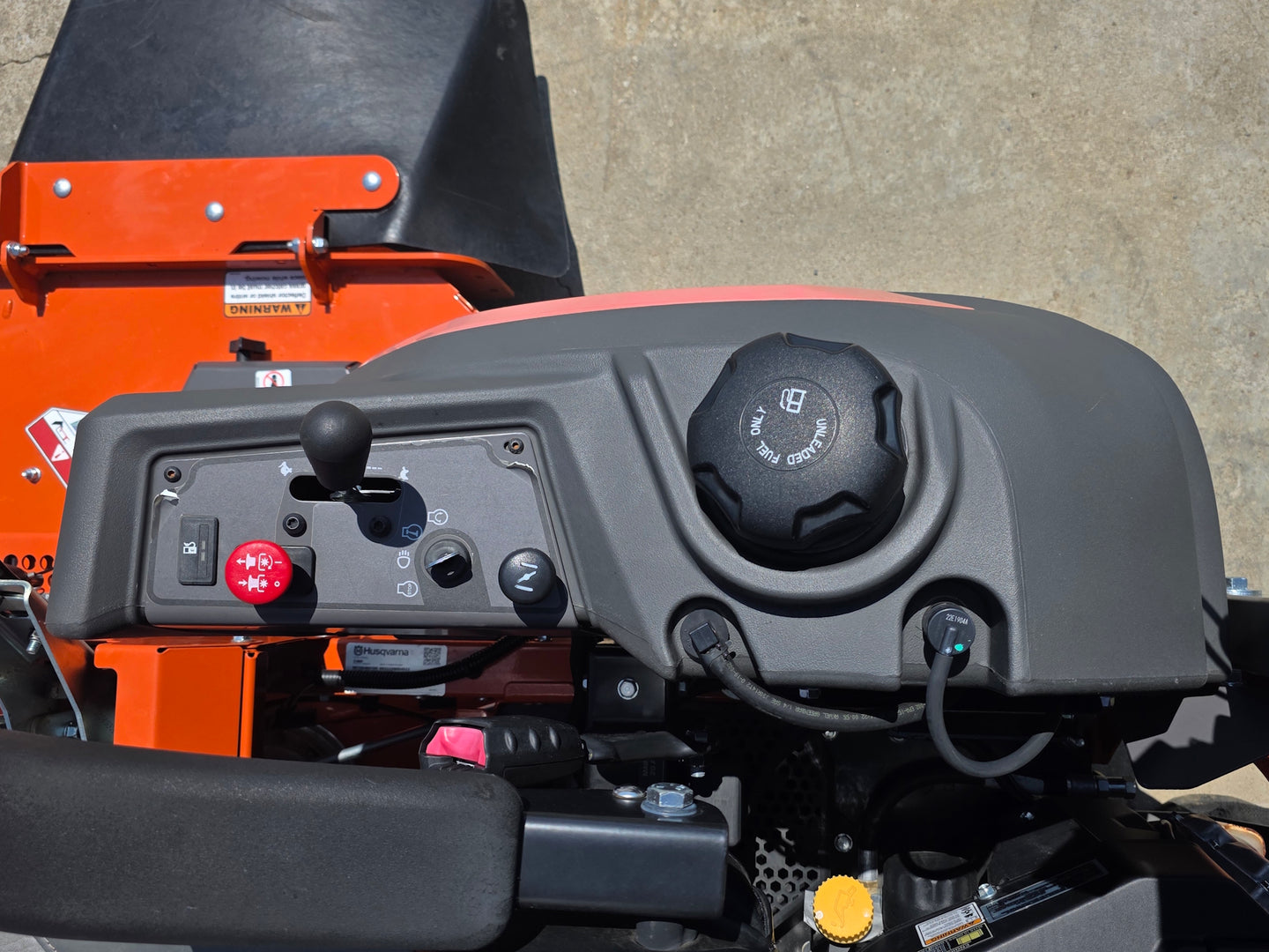 Husqvarna Z460 60" Zero Turn Mower 23HP KAW +Bonus 522L Trimmer (Scratch and Dent) (Copy) Right console picture 