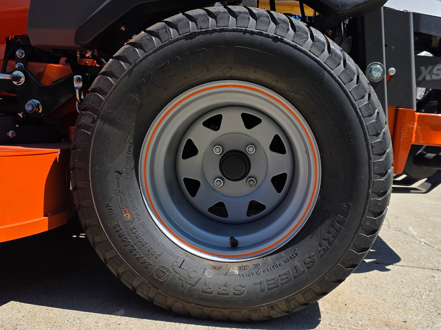 Husqvarna Z572XS Commercial Zero Turn Mower 38.5Hp Kawasaki +Bonus 522L Trimmer (Scratch and Dent) Back wheel picture 