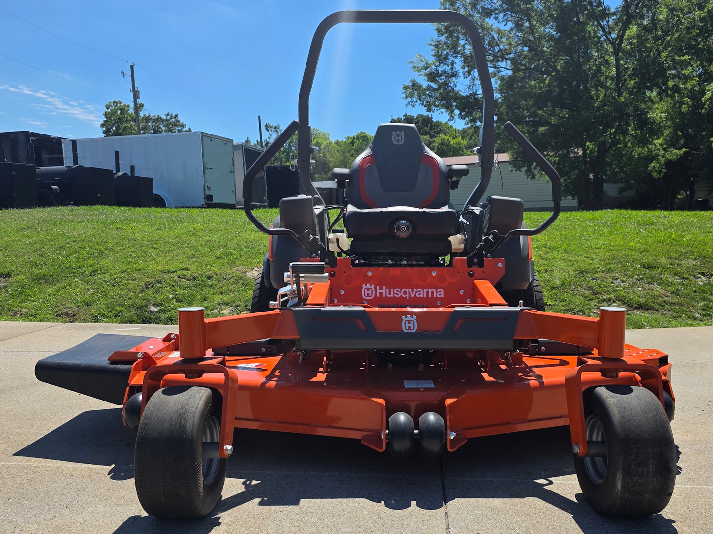 Husqvarna Z572XS Commercial Zero Turn Mower 38.5Hp Kawasaki +Bonus 522L Trimmer (Scratch and Dent) Front side picture 
