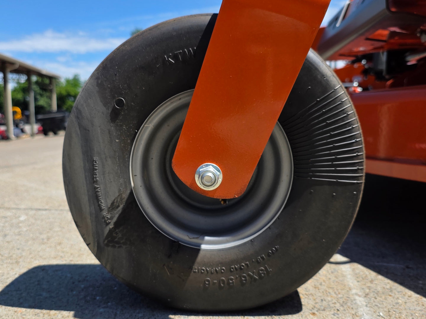 Husqvarna Z572XS Commercial Zero Turn Mower 38.5Hp Kawasaki +Bonus 522L Trimmer (Scratch and Dent) Front wheel picture 