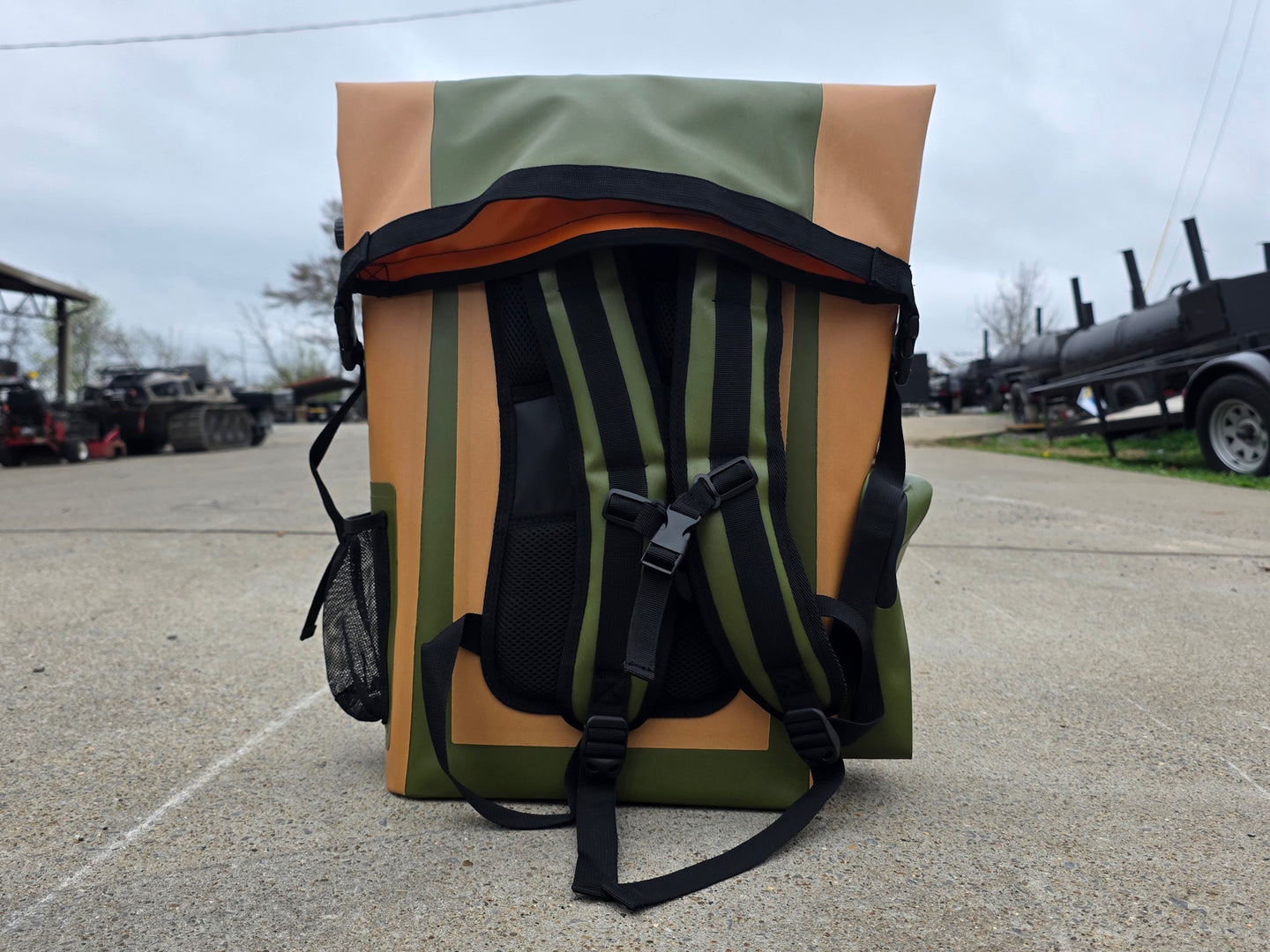 Mammoth Tropic 30-Quart Cooler Backpack Tan/Green back view picture 