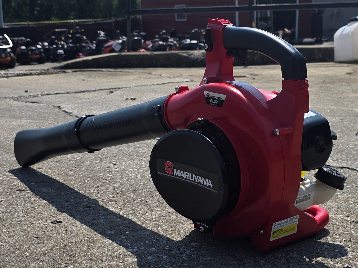 Maruyama BL32 Handheld Leaf Blower Back left angle picture 