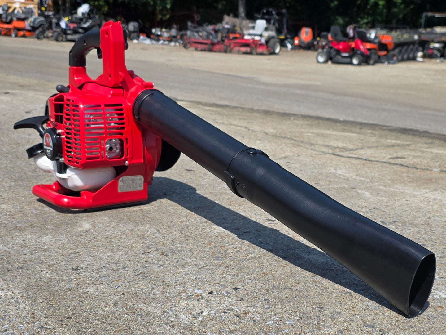 Maruyama BL32 Handheld Leaf Blower Front left angle picture 