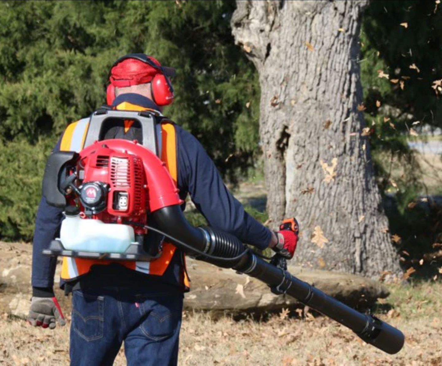 Maruyama BL70-SP Backpack Blower - Pistole Throttle,Rear View.