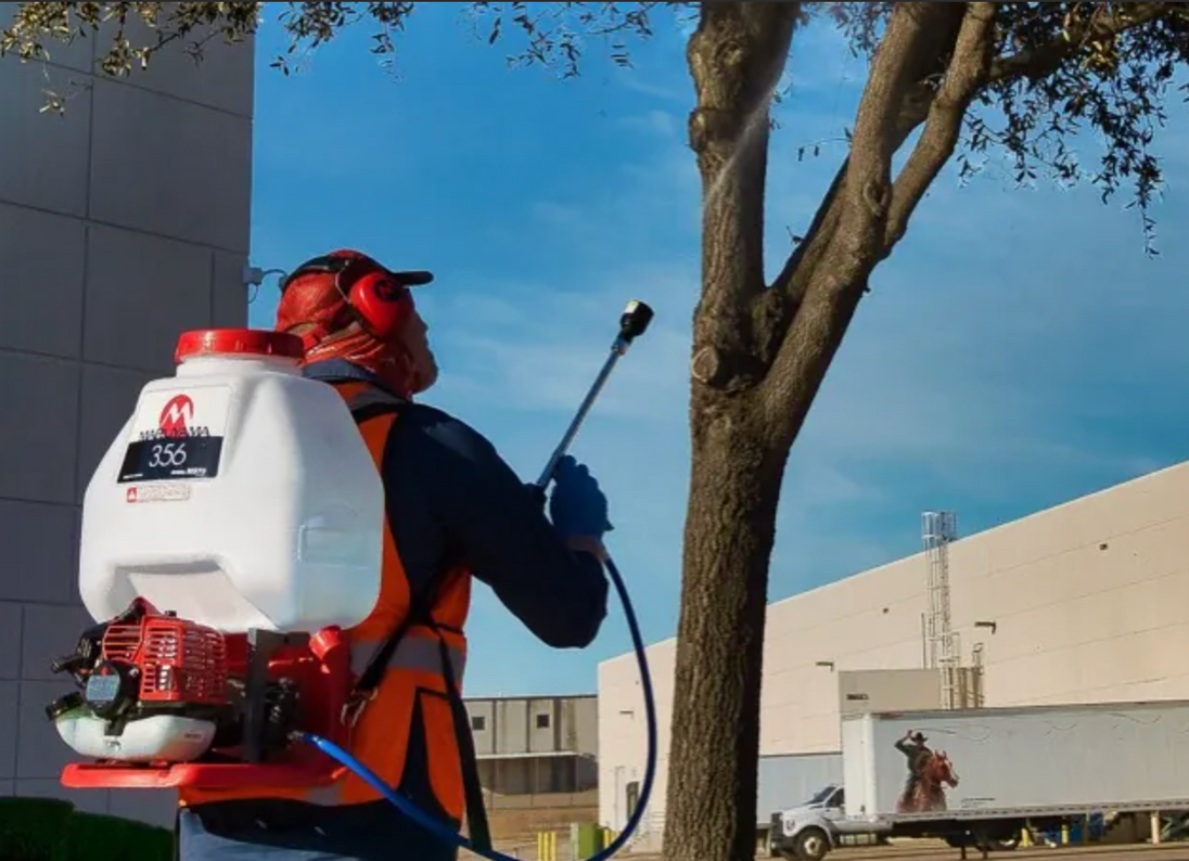 Maruyama MS75 Blackpack Sprayer, Rear View.