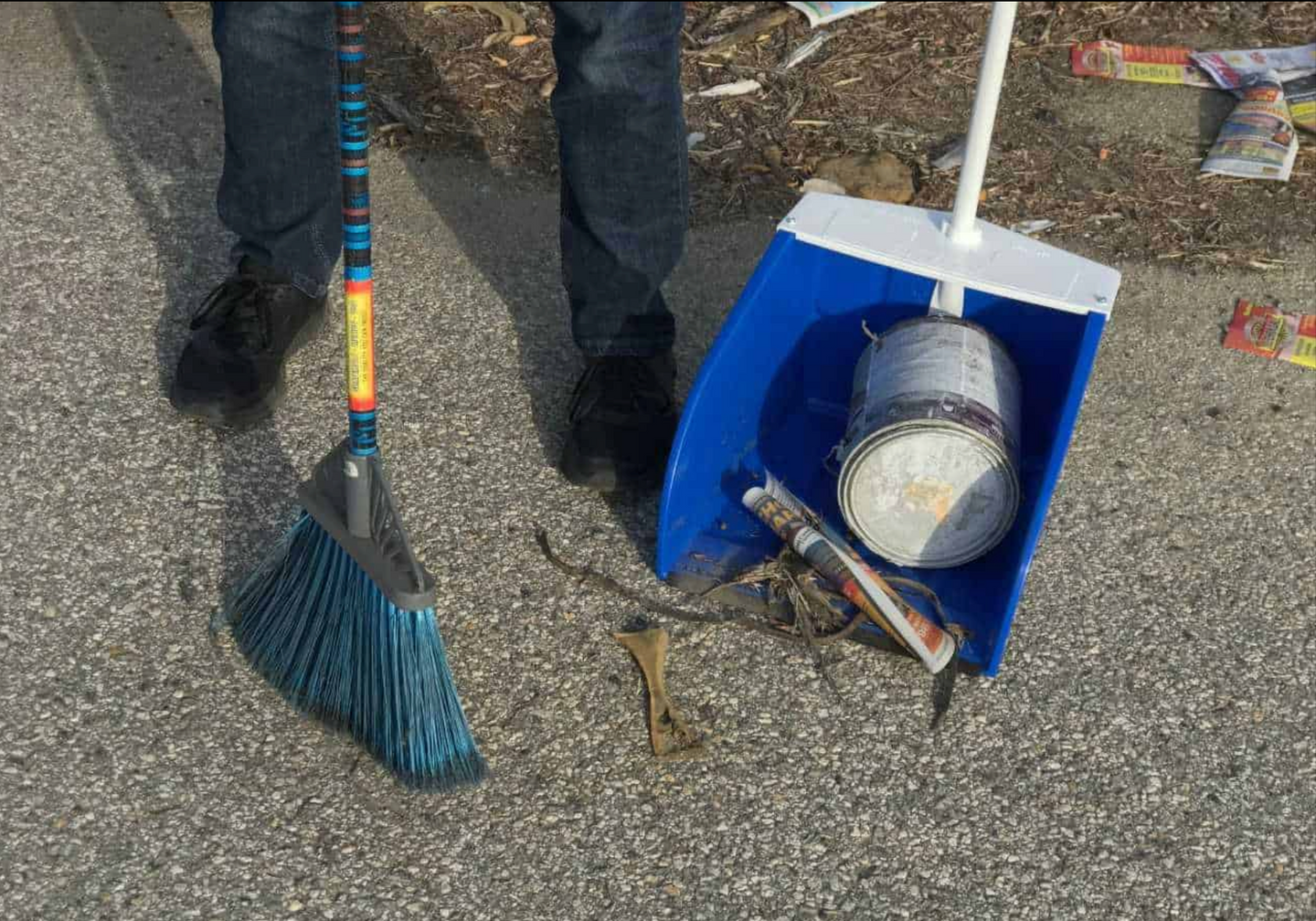 McLane DP-5 Standalone Dustpan ,Side View. 