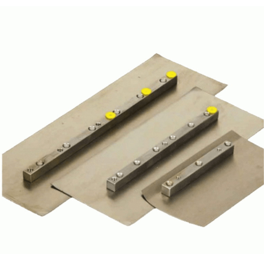 Multiquip C244PL 5x9.25 Blade Combo 24 Inch Poly WBT, Front View. 