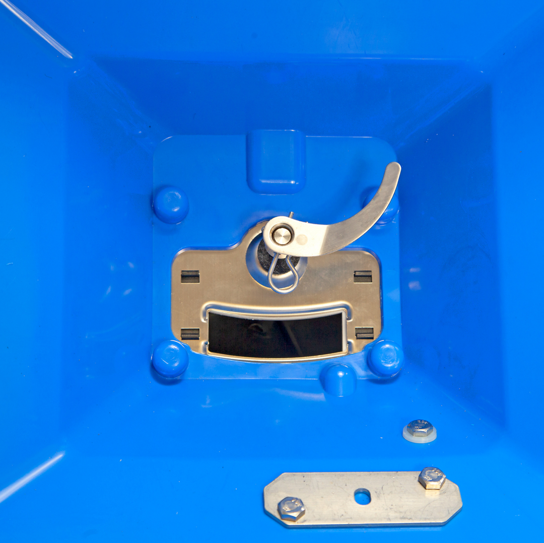 Spyker ERGO-PRO 50lb Push Spreader, Stainless Steel, Cover & Screen,Inside View.